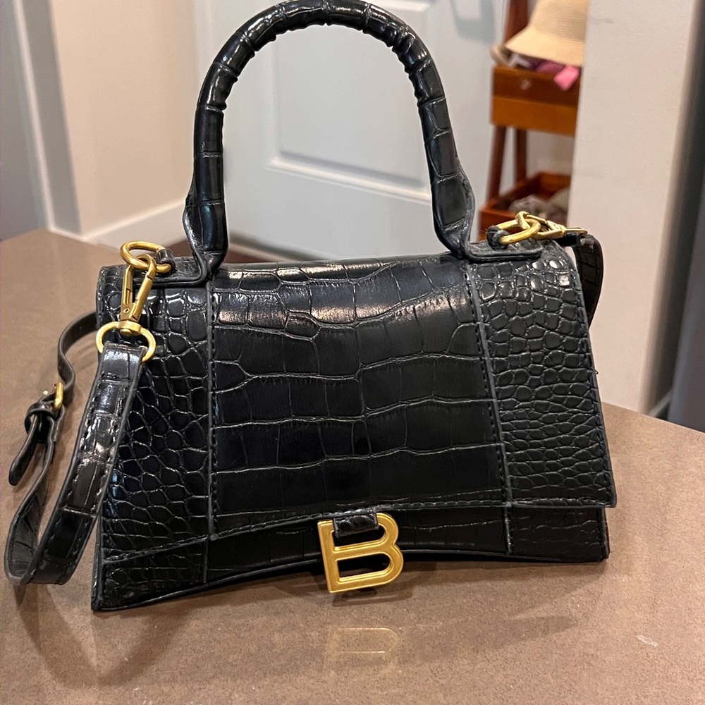 Elegant Black Croc-Embossed Satchel